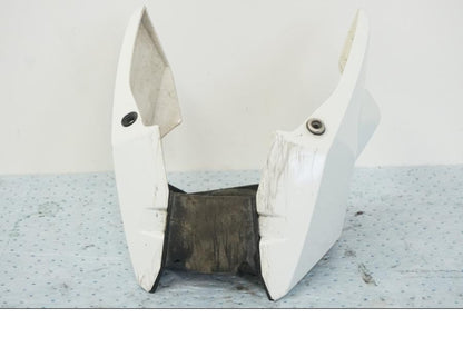 Snett uppifrån på Magkåpa från en KTM 690 Duke -2008 motorcykel.