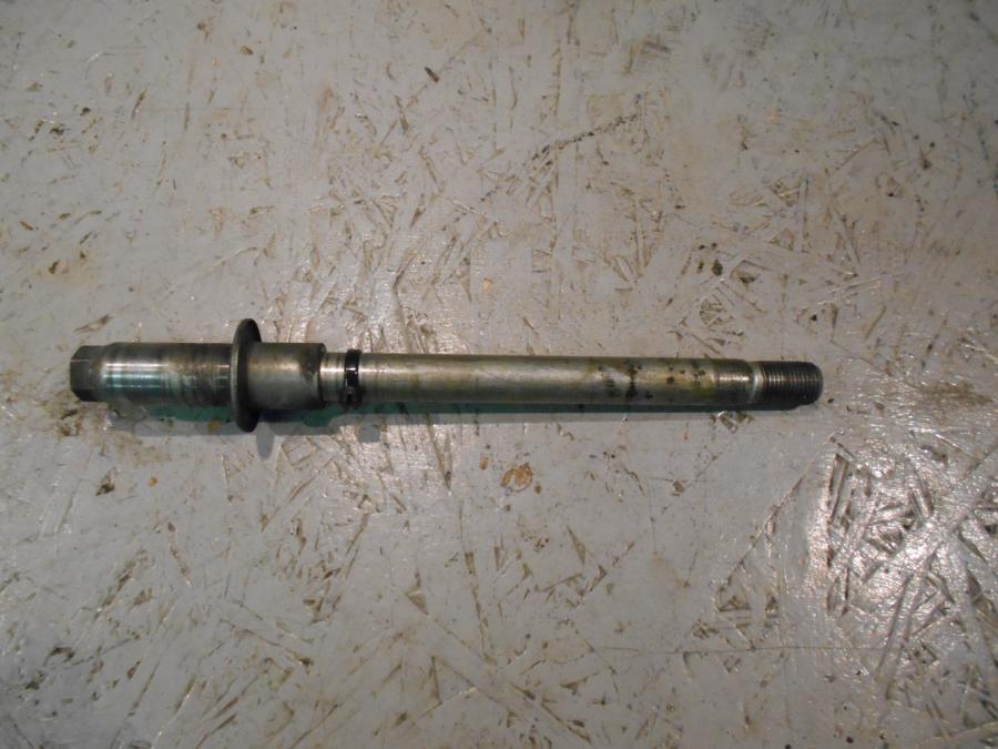 Framsidan på Axel från en Suzuki VZ 800 -2000 motorcykel.