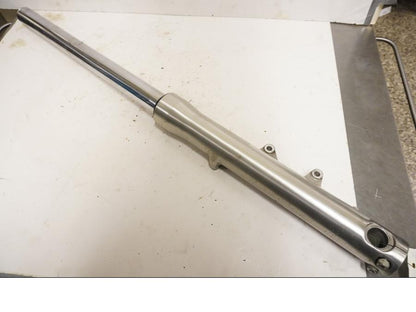 Framsidan på Gaffelben från en Honda VT 1100 C -1997 motorcykel.