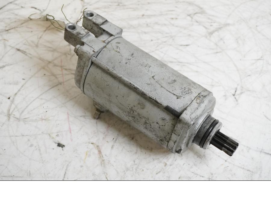 Framsidan på Startmotor från en BMW F 650 -1994 motorcykel.