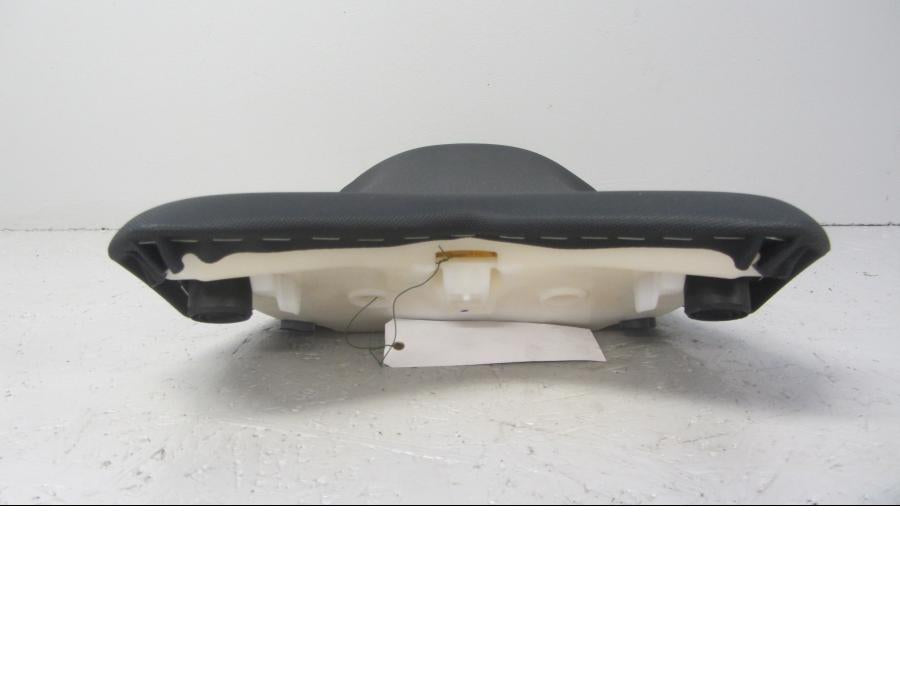 Snett uppifrån på <p>Sadel fram från Kawasaki Z 800 2013.</p>

<p>Seat-assy, Fr, Black (13-16) se bilder.</p> motorcykel.