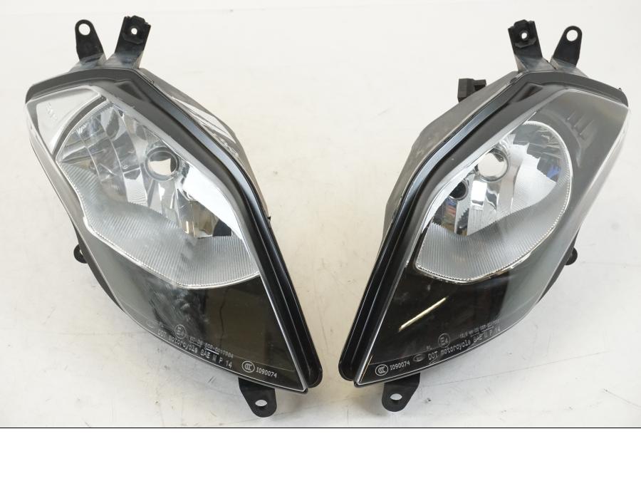 Framsidan på Strålkastare från en BMW S 1000 XR -2014 motorcykel.