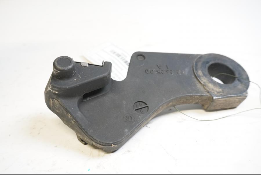 Baksidan på Bromsoksfäste från en KTM 690 SM -2008 motorcykel.