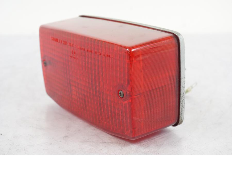 Vänster sida på Baklampa från en Honda CB 750 -1996 motorcykel.