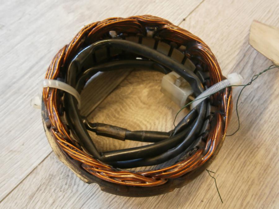 Baksidan på Generator från en Yamaha XJ 900 -1990 motorcykel.