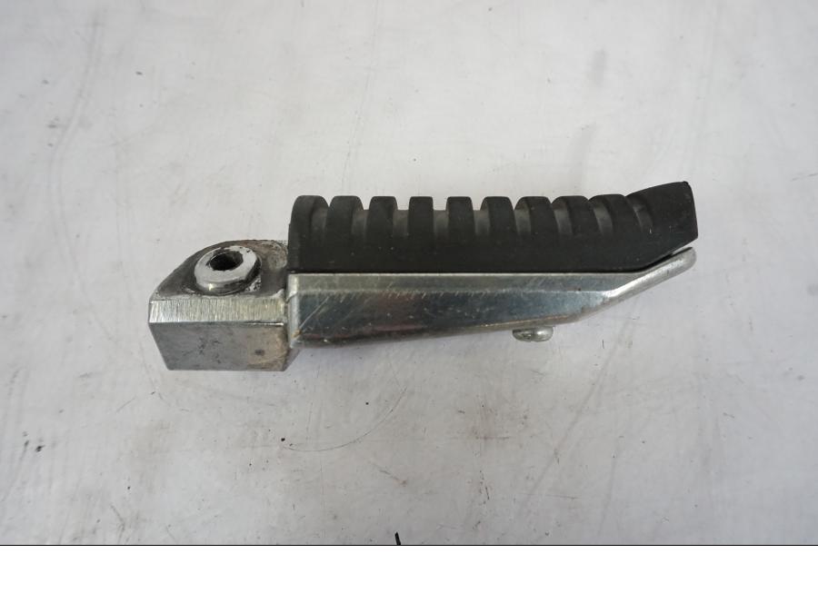 Snett uppifrån på Fotpinne från en Kawasaki ER-6N -2012 motorcykel.