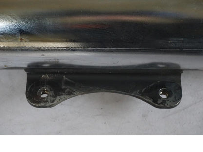 Baksidan på Ljuddämpare från en Suzuki VL 800 -2002 motorcykel.