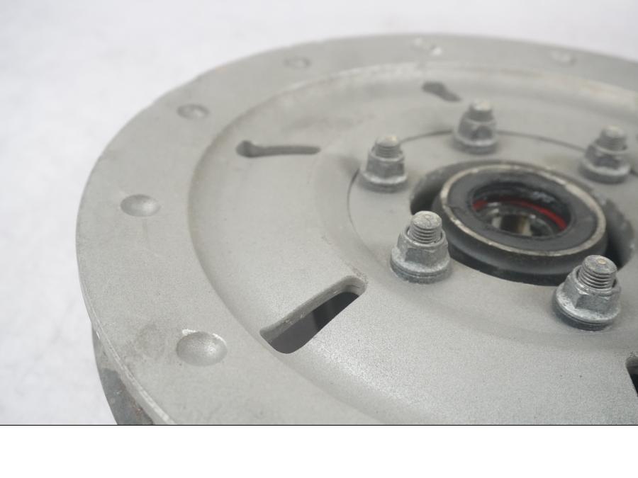 Baksidan på Remdrev från en Kawasaki VN 900 -2008 motorcykel.