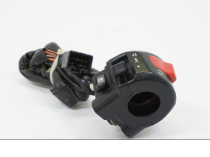 Baksidan på Styrelreglage från en Suzuki GSX-R 600 -2001 motorcykel.