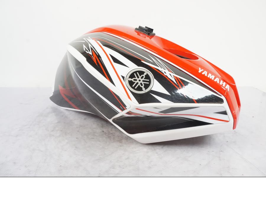 Framsidan på Bensintankskåpa från en Yamaha YZF-R 125 -2008 motorcykel.