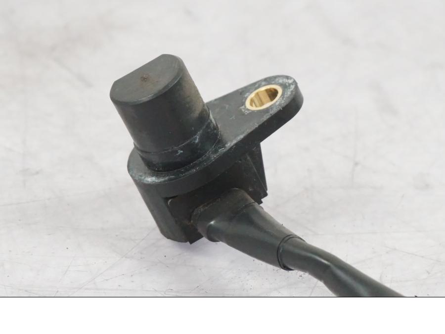 Vänster sida på Hastighetsgivare från en Suzuki GSF 1250 -2010 motorcykel.