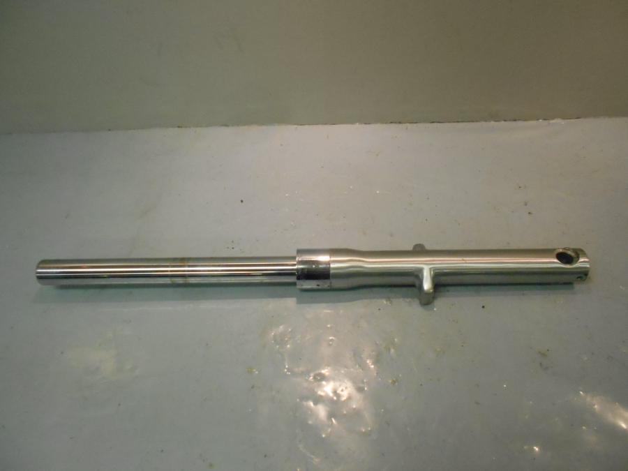 Framsidan på Gaffelben från en Kawasaki VN 800 -1997 motorcykel.