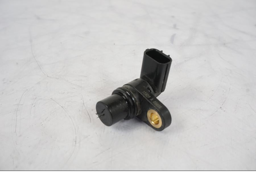 Baksidan på Hastighetsgivare från en Honda CRF 1000 Africa Twin -2016 motorcykel.