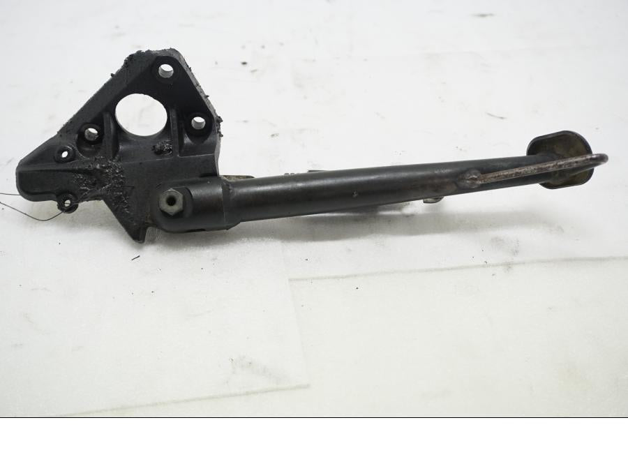 Framsidan på Sidostöd från en Aprilia SL 750 Shiver -2008 motorcykel.