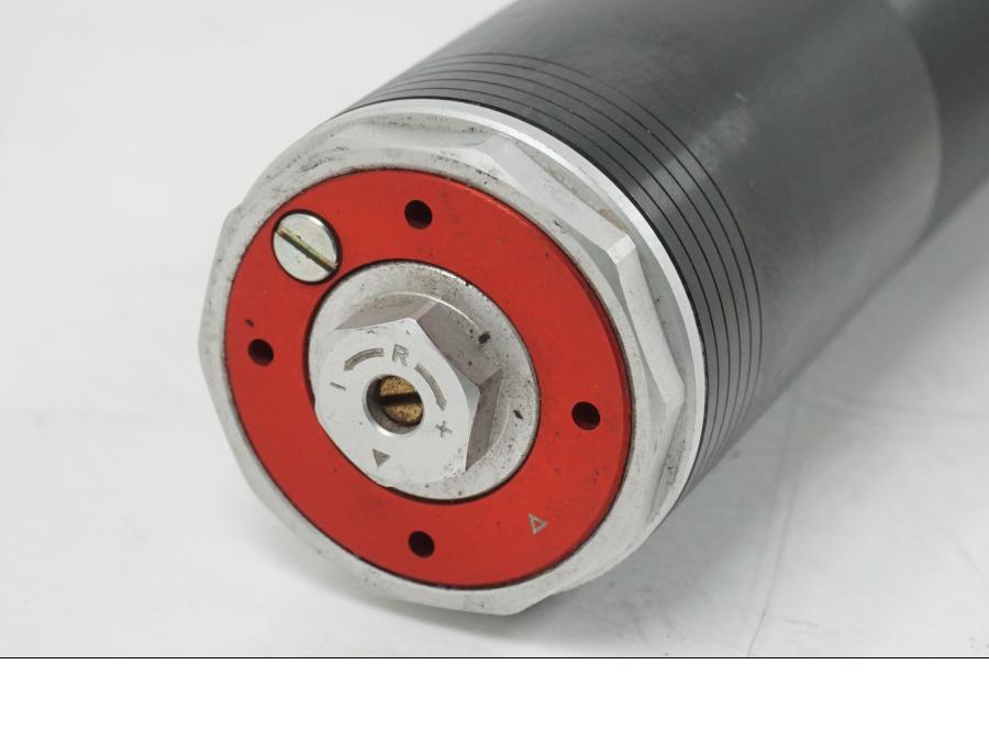 Snett nerifrån på Gaffelben från en AJP PR7 -2021 motorcykel.