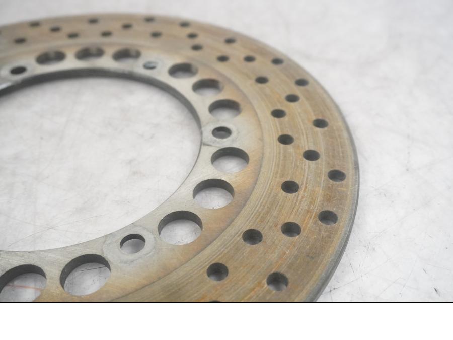 Vänster sida på Bromsskiva från en Yamaha YZF 1000 R1 -2001 motorcykel.
