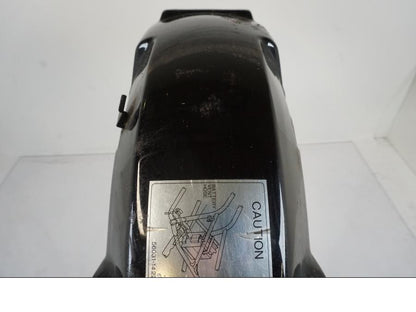 Extrabild1 på <p>Bakskärm från Kawasaki VN 750 1994.</p>

<p>Lackskador och rost finns se bilder.</p>

<p>Reflex.</p> motorcykel.