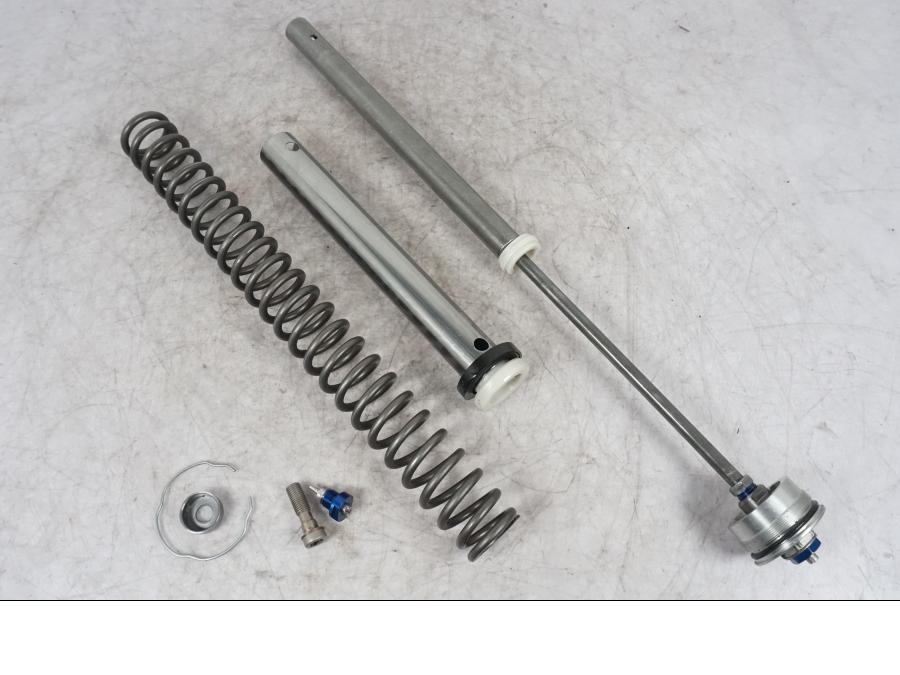 Framsidan på Gaffelbensdelar från en Buell 1125 R -2008 motorcykel.