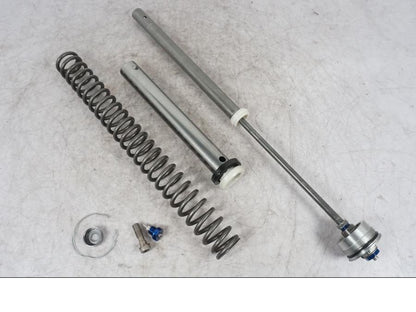 Framsidan på Gaffelbensdelar från en Buell 1125 R -2008 motorcykel.