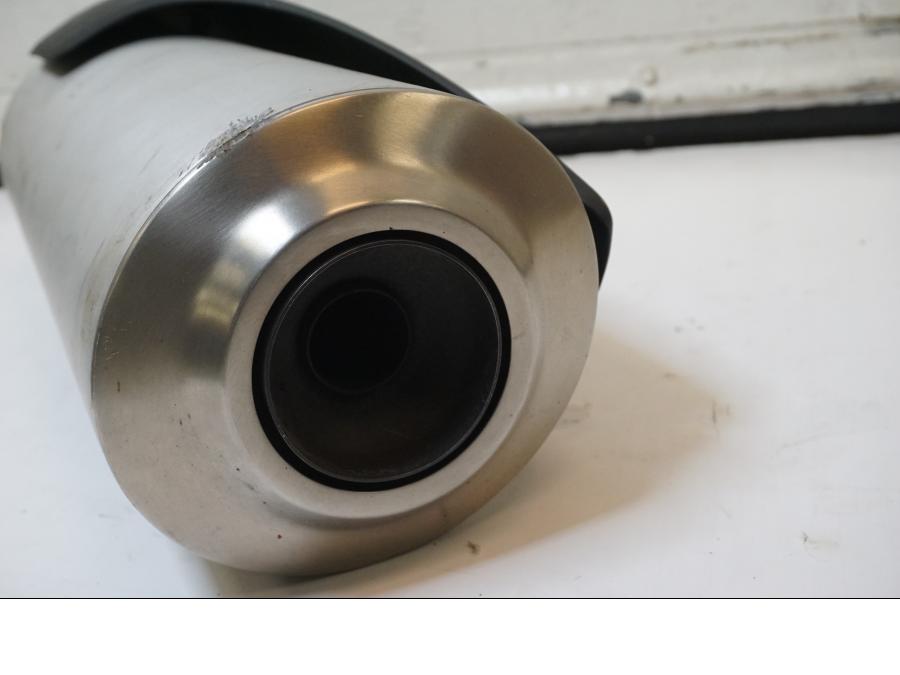 Vänster sida på Ljuddämpare från en Ducati Monster 696 -2013 motorcykel.