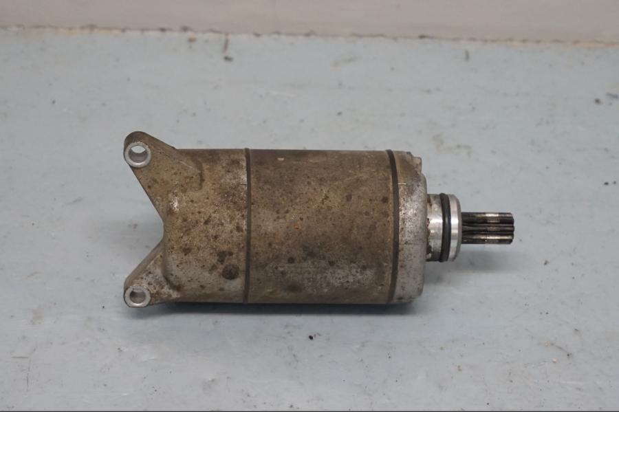 Baksidan på Startmotor från en Yamaha XV 535 -2001 motorcykel.