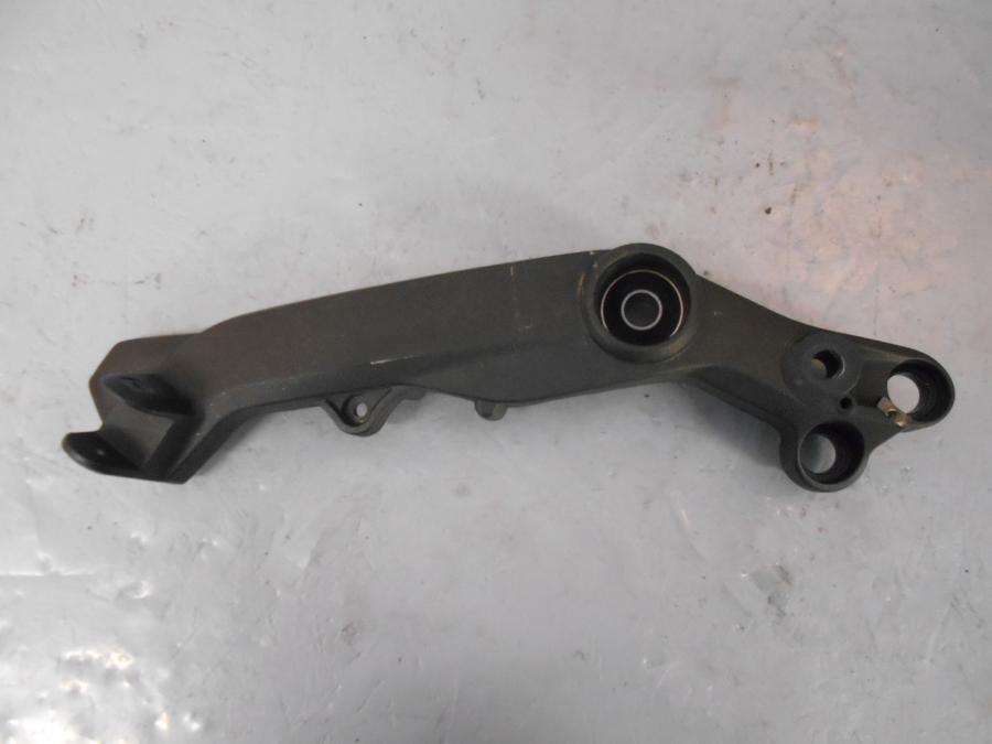 Framsidan på Fotpinnefäste från en Ducati Scrambler 800 -2017 motorcykel.