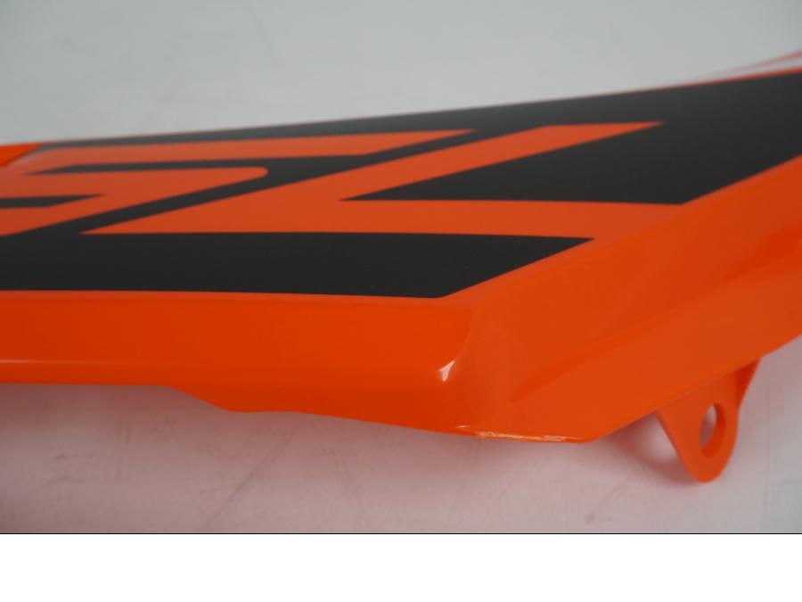 Extrabild1 på Sidkåpa från en KTM 790 Adventure -2020 motorcykel.