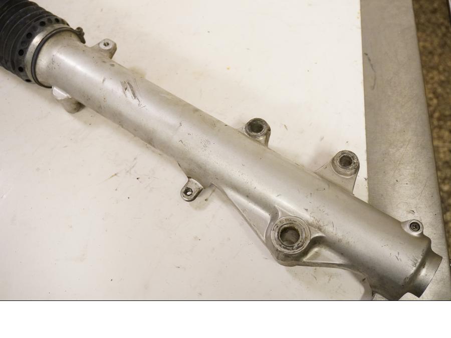 Baksidan på Gaffelben från en Yamaha XTZ 750 -1991 motorcykel.