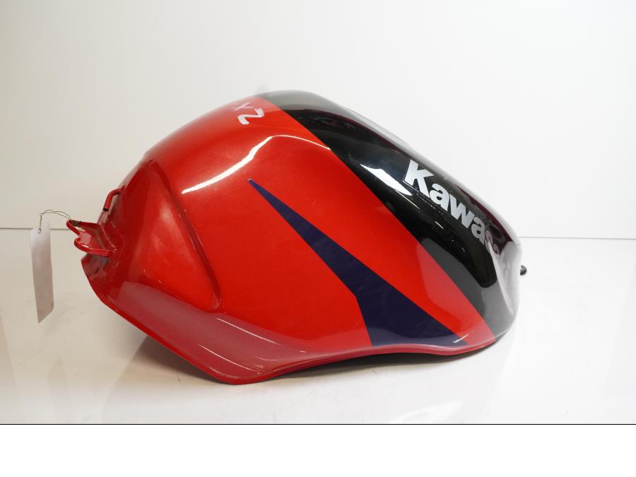 Framsidan på Bensintank från en Kawasaki ZX-6R -1998 motorcykel.