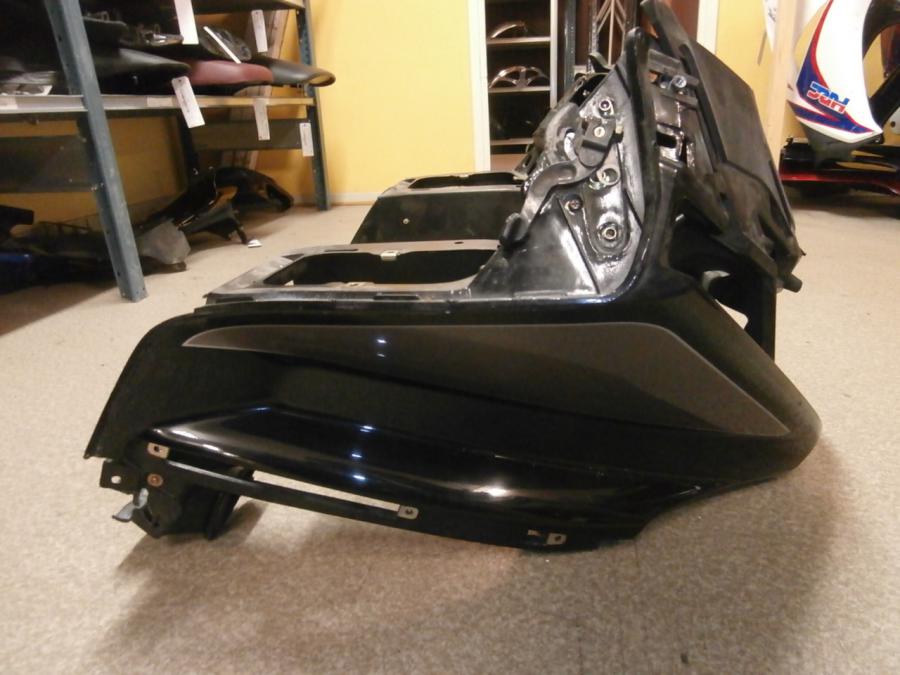 Höger sida på Toppkåpa från en Honda GL 1500 -1998 motorcykel.