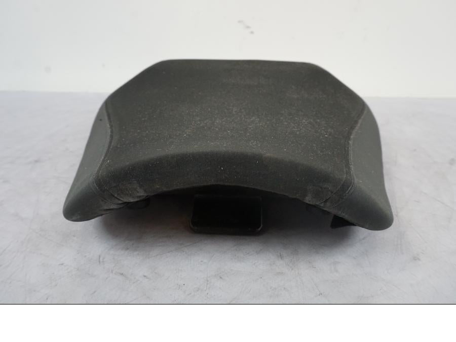 Snett uppifrån på Sadel från en KTM 1290 Super Duke R -2021 motorcykel.