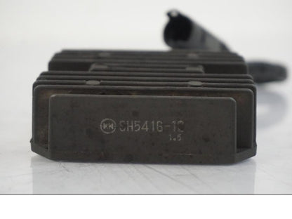 Snett uppifrån på Likriktare från en BMW F 650 CS -2002 motorcykel.