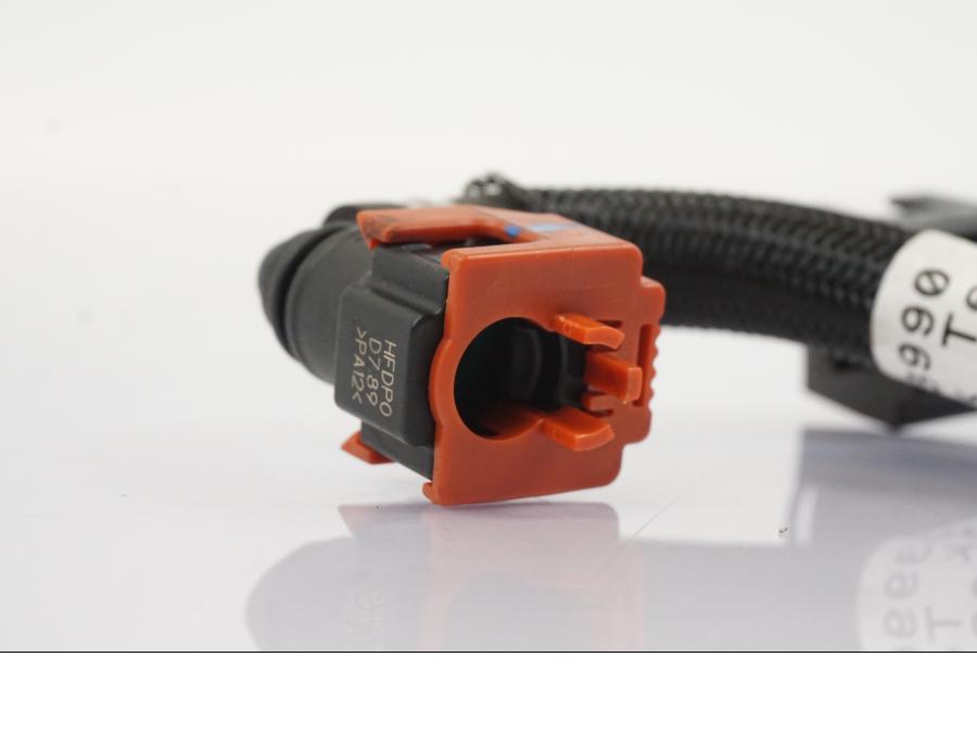 Baksidan på Bensinledning från en Triumph Trident -2021 motorcykel.