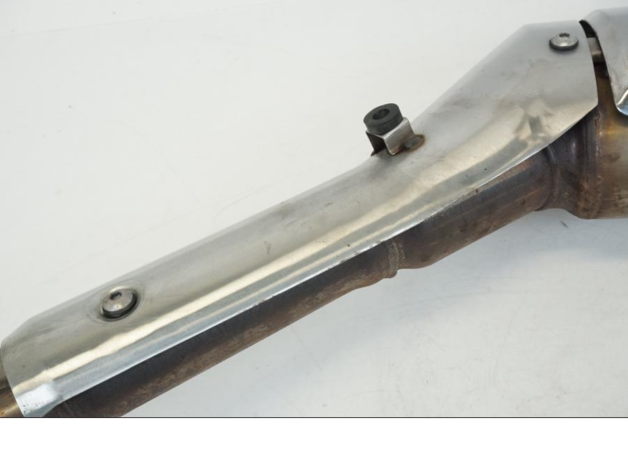 Höger sida på Ljuddämpare från en Honda XL 1000 V -1999 motorcykel.