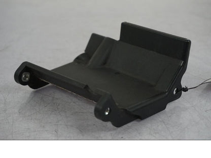 Framsidan på Värmeskydd från en Suzuki VZ 800 -2000 motorcykel.