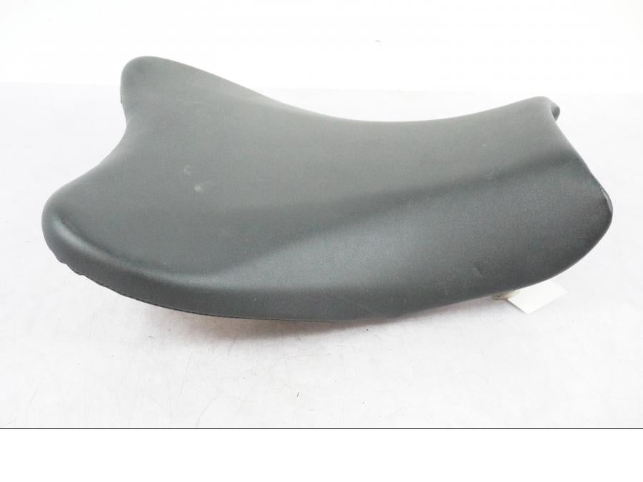 Höger sida på Sadel från en Suzuki GSX-R 1000 -2008 motorcykel.