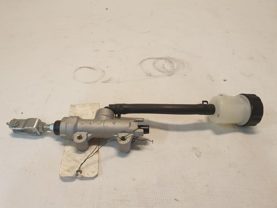 Framsidan på Bromshuvudcylinder från en Kawasaki Z 125 -2019 motorcykel.