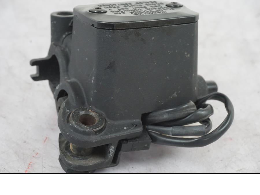 Höger sida på Bromshuvudcylinder från en KTM 690 Duke -2015 motorcykel.