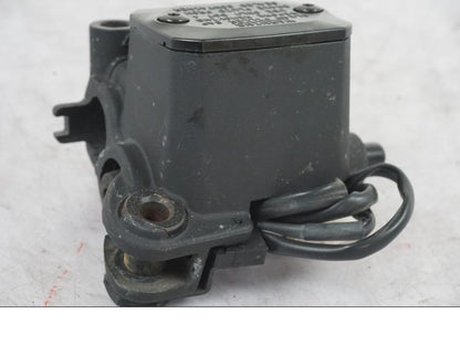 Höger sida på Bromshuvudcylinder från en KTM 690 Duke -2015 motorcykel.