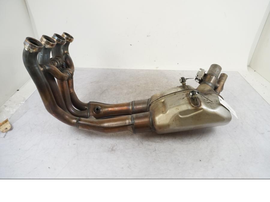 Framsidan på Grenrör från en BMW S 1000 XR -2019 motorcykel.