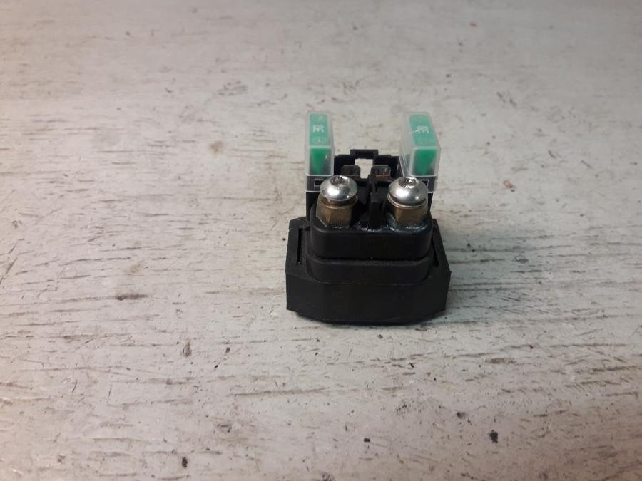 Framsidan på Startrelä från en KTM 1290 Super Duke -2016 motorcykel.