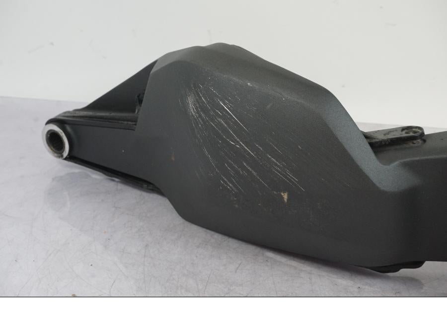 Snett uppifrån på Sving från en Ducati Streetfighter V4 -2020 motorcykel.