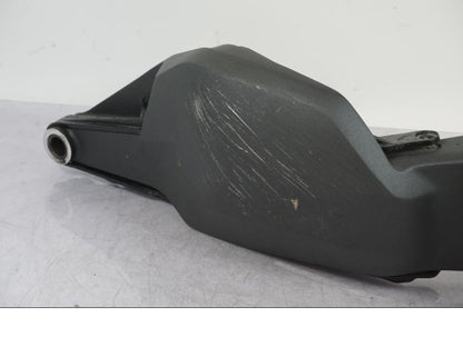 Snett uppifrån på Sving från en Ducati Streetfighter V4 -2020 motorcykel.