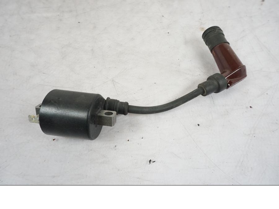 Baksidan på Tändspole från en Triumph Bonneville T120 -2021 motorcykel.