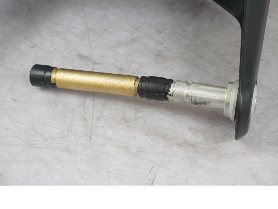 Vänster sida på Handskyddsbågar från en KTM 1290 Super Adventure S -2022 motorcykel.