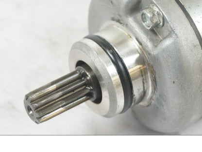 Höger sida på Startmotor från en Kawasaki ZZ-R 1400 -2009 motorcykel.