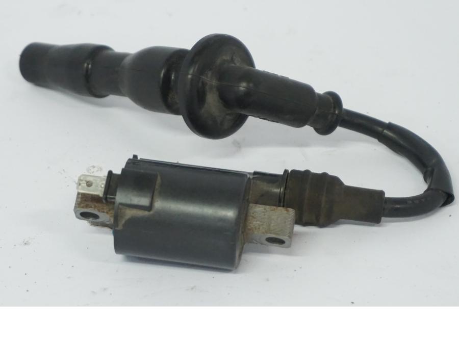 Baksidan på Tändspole från en Honda CB 500 X -2015 motorcykel.