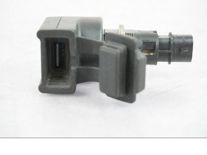 Höger sida på USB-uttag från en BMW R 1250 GSA -2021 motorcykel.