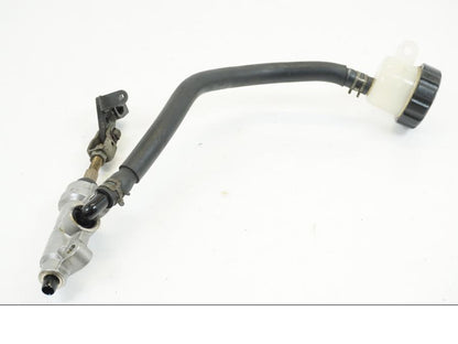 Baksidan på Bromshuvudcylinder från en Yamaha XVS 1100 -2001 motorcykel.