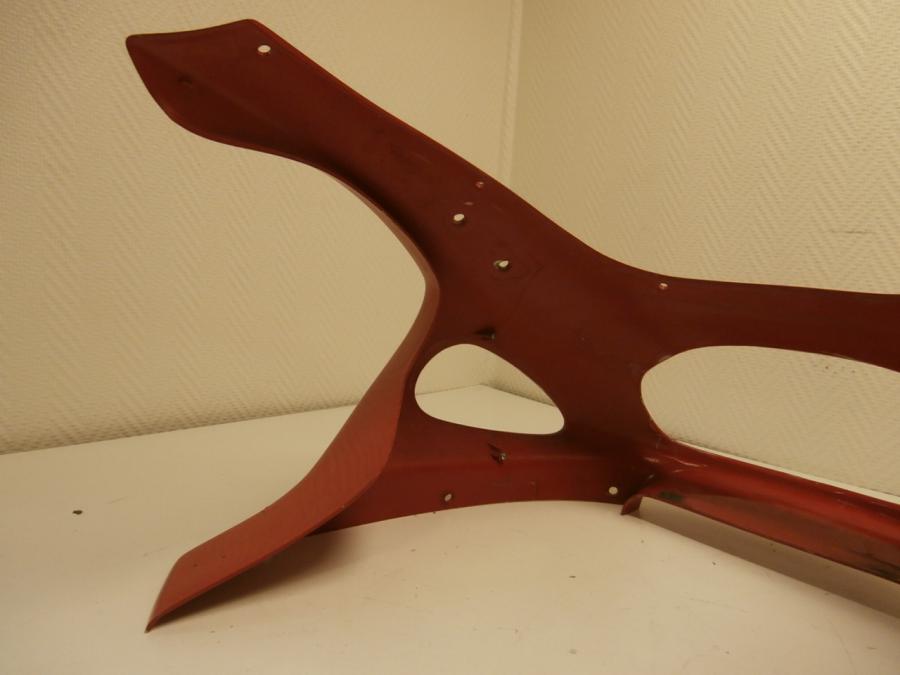 Snett nerifrån på Toppkåpa från en Ducati ST2 -1998 motorcykel.